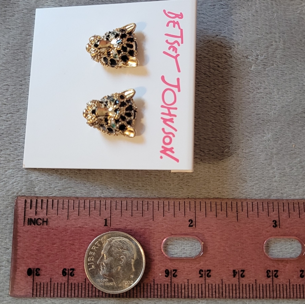 Last pair! Betsey Johnson leopard face stud earrings. - Picture 7 of 14